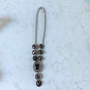 Boot barn brand silver color chain faux black veined stone brand new
